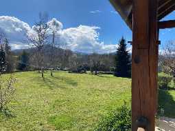 Propriété à Logements Multiples avec une Ancienne Chapelle et des Vues Montagnes